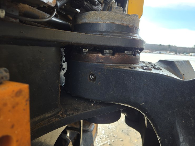 komatsu-hm400-2-image-15