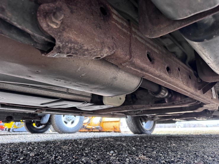 2015-chevrolet-suburban-image-20