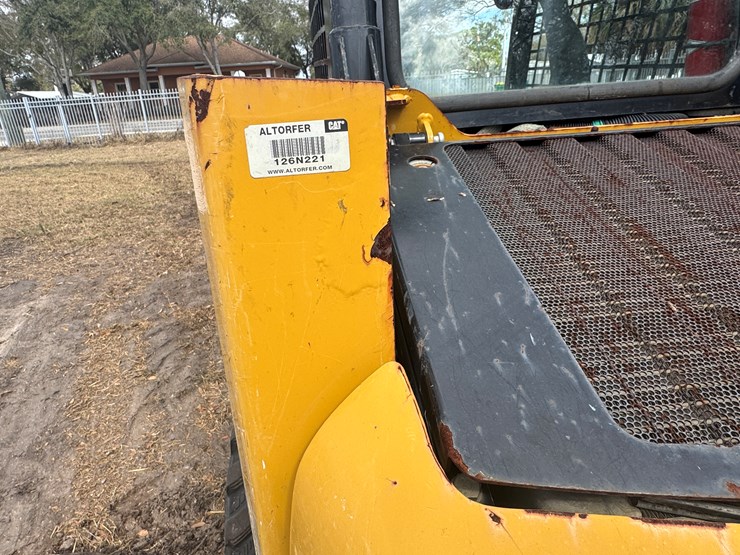 2014-caterpillar-226b3-image-36