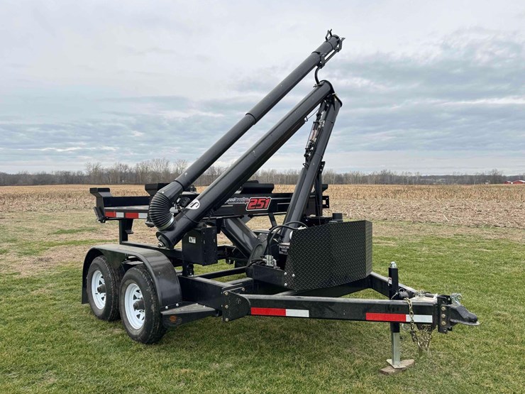 2023-j-&-m-251st-speedtender-image-2