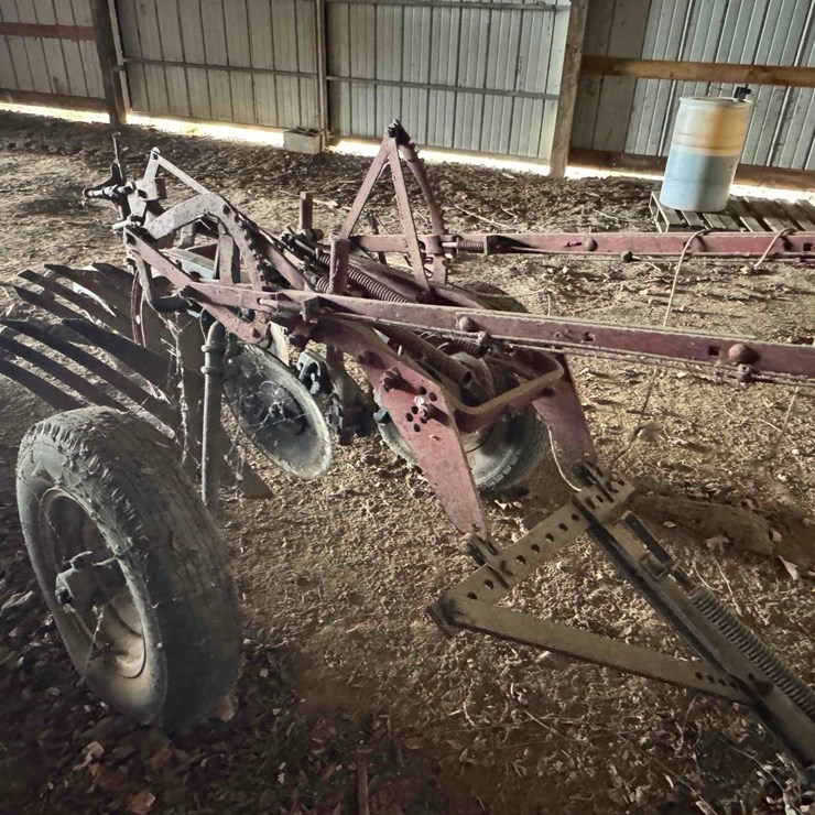 McCormick Little Genius 2 bottom plow