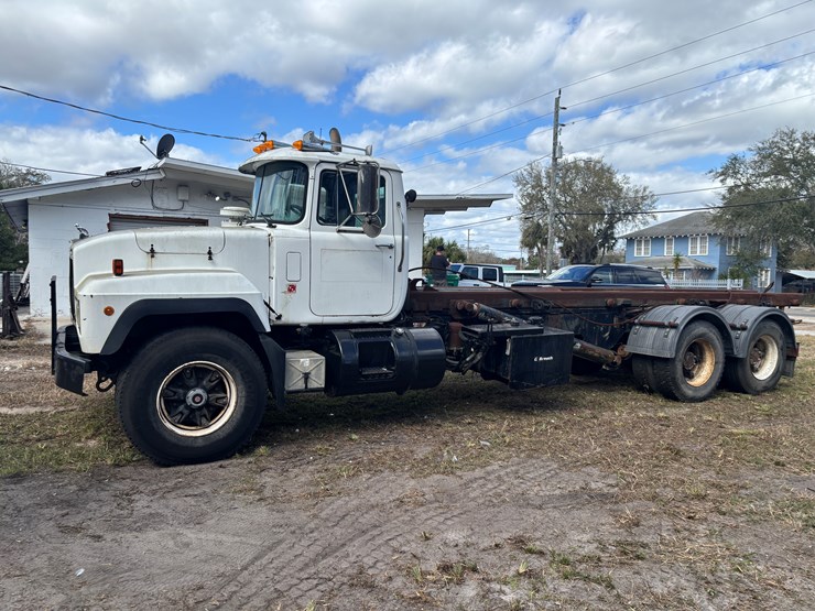 1999-mack-rd600-image-2