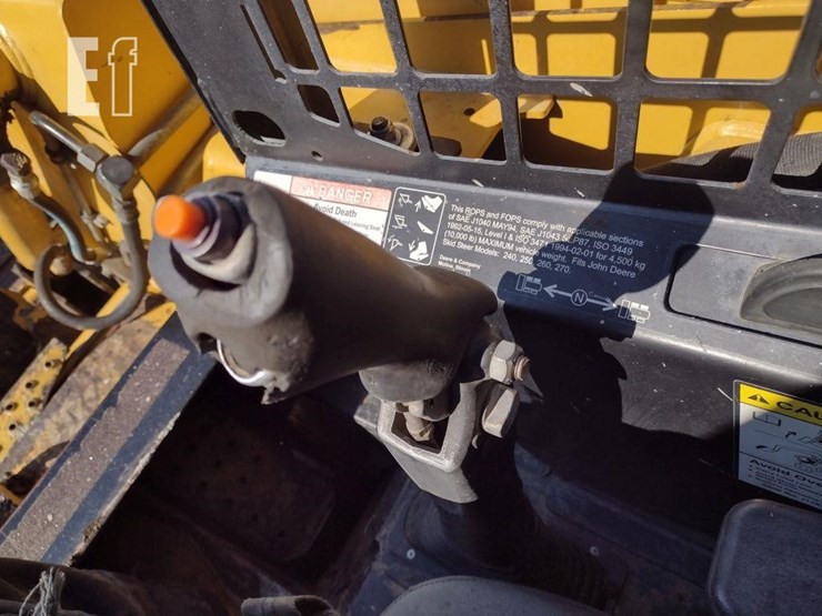 2000-deere-270-image-8