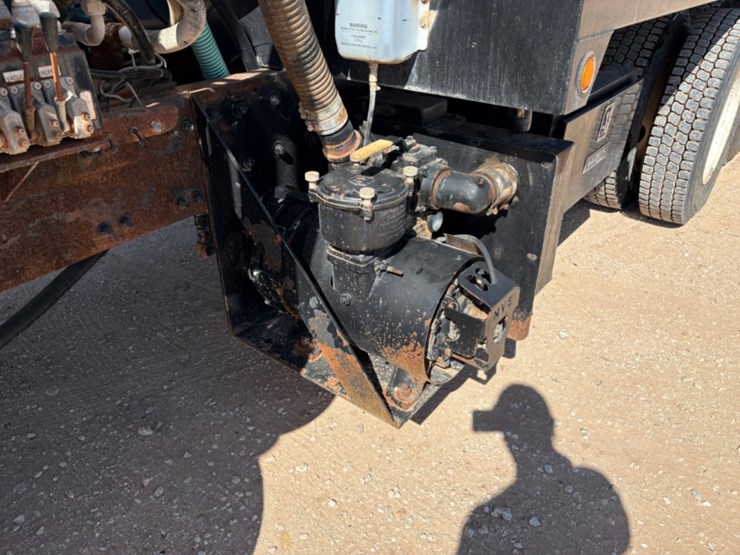 2009-mack-pinnacle-t/a-daycab-vacuum-truck-image-9