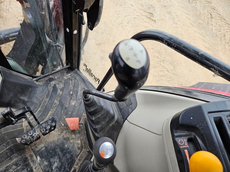 massey-ferguson-4707-image-36