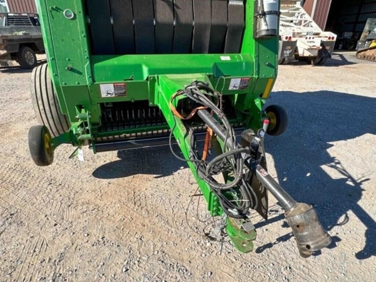 2020-john-deere-560m-image-10