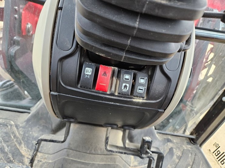 massey-ferguson-4707-image-31