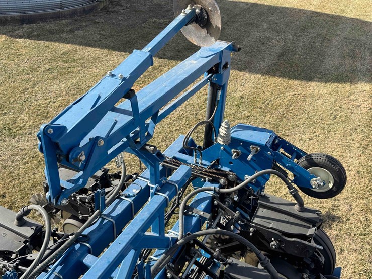 2011-kinze-3600-image-37