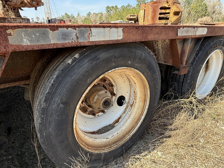 2006-nuttall-40'-x-102"-55-ton-3-axle-narrow-neck-lowboy-image-17