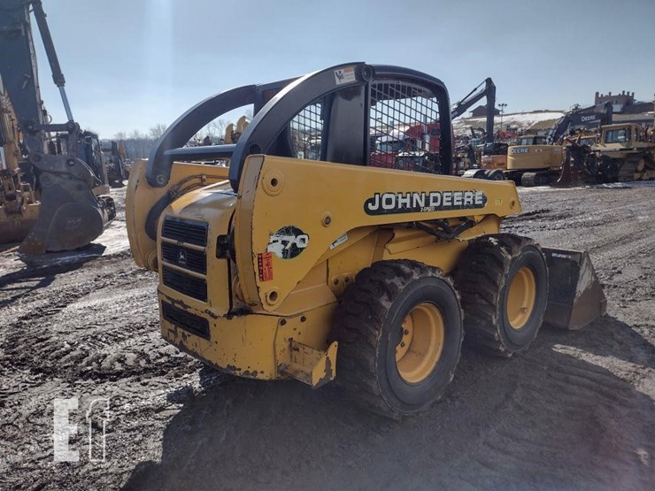 2000-deere-270-image-27