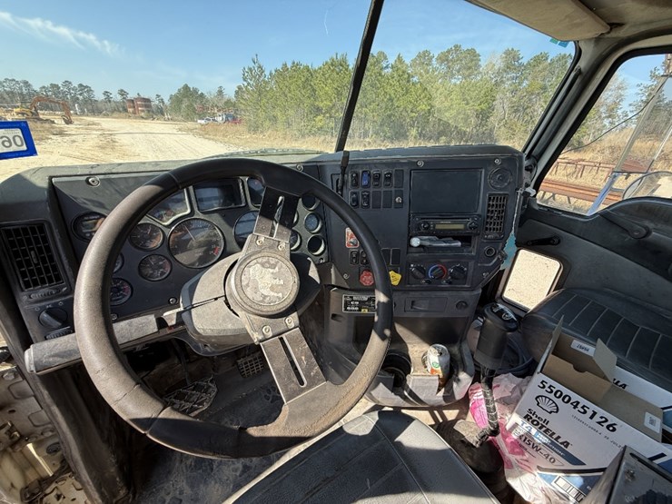 2009-mack-granite-gu713-image-20