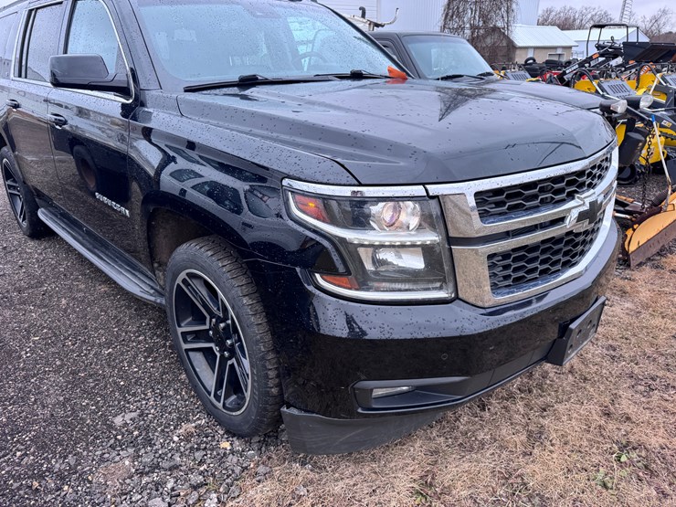 2015-chevrolet-suburban-image-14