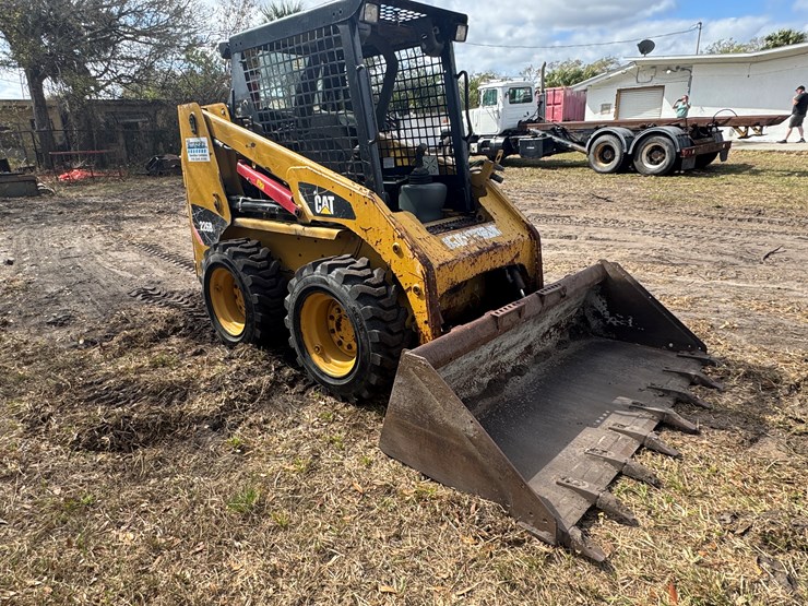 2014-caterpillar-226b3-image-3