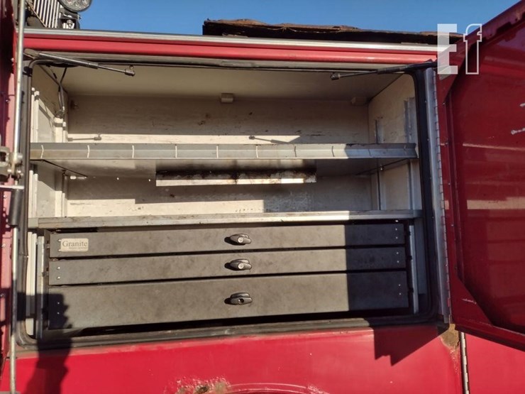 2013-peterbilt-337-image-53