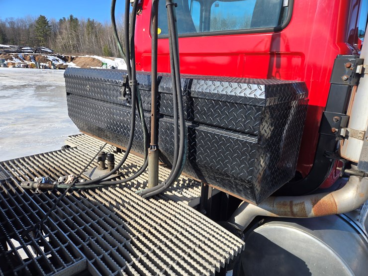 2000-mack-rd688s-image-21