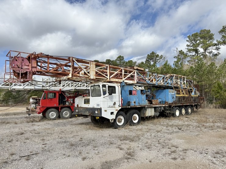 2007-moor-rig-xj60-dd-104'-200k-5-axle-well-service-workover-rig-image-1