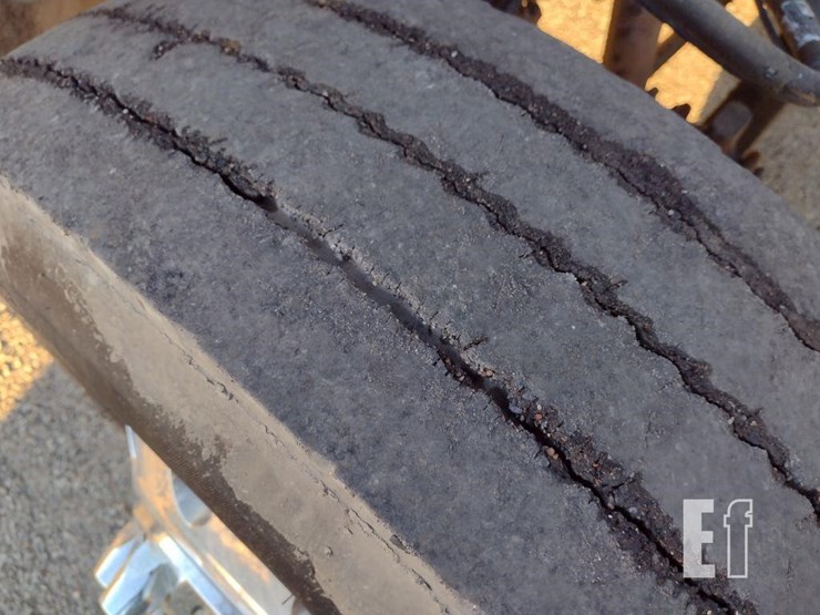 2013-peterbilt-337-image-43