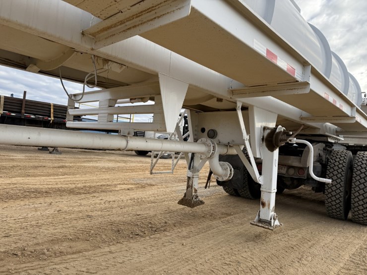 2014-overland-tank-inc-5,460-gal.-2-comp.-t/a-water-transport-trailer-image-17