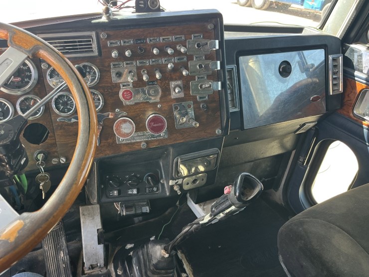 1998-peterbilt-379-image-12
