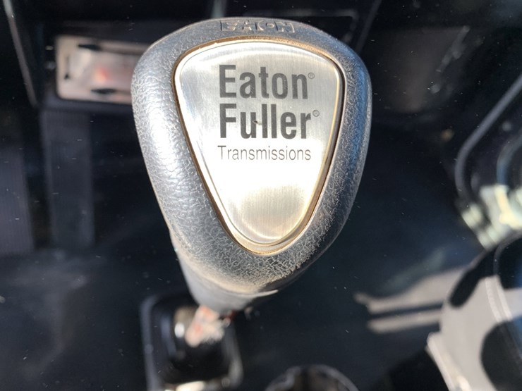 1992-peterbilt-357-image-9