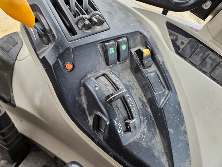 massey-ferguson-4707-image-40