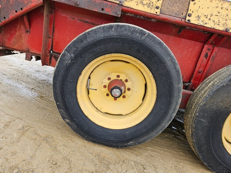 new-holland-185-image-14