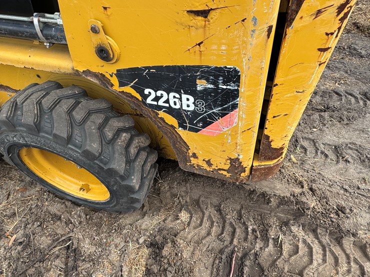 2014-caterpillar-226b3-image-23