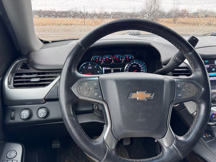 2015-chevrolet-suburban-image-34