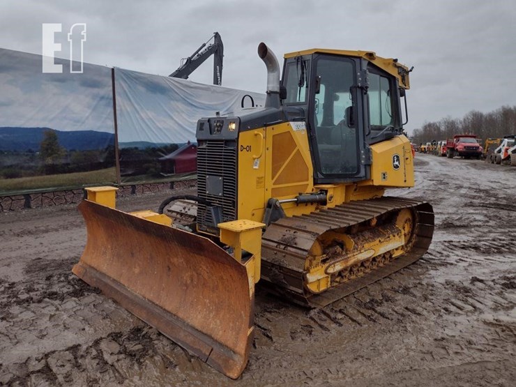 2015-deere-650k-lgp-image-44