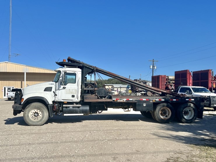 2007-mack-cv713-t/a-65k-gin-pole-winch-truck-image-35