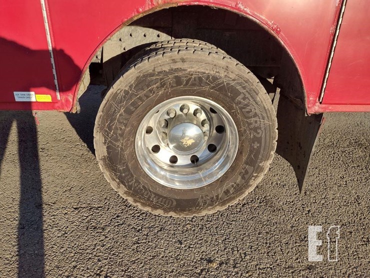 2013-peterbilt-337-image-27