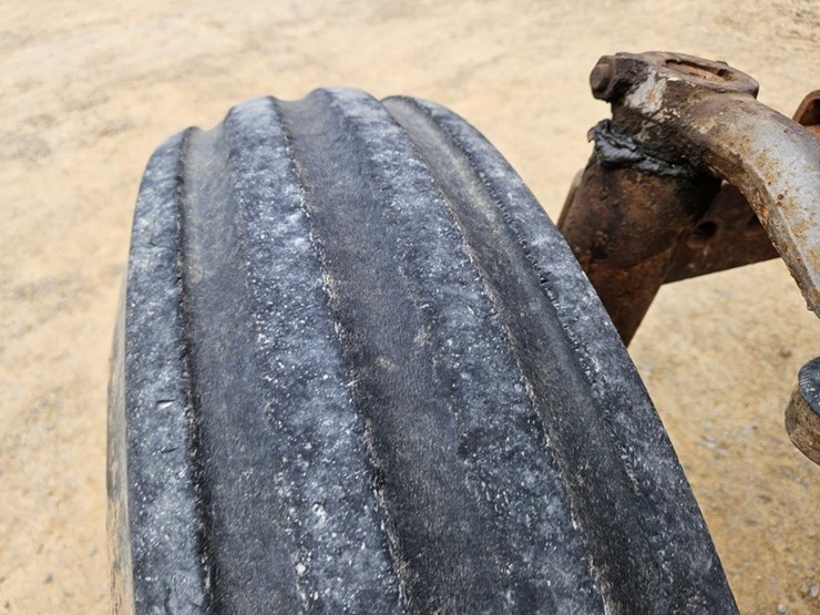 massey-ferguson-1085-image-48