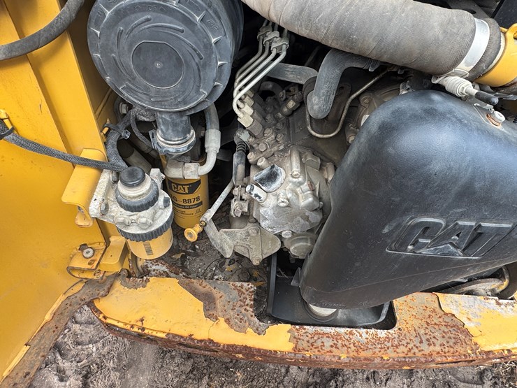 2014-caterpillar-226b3-image-21