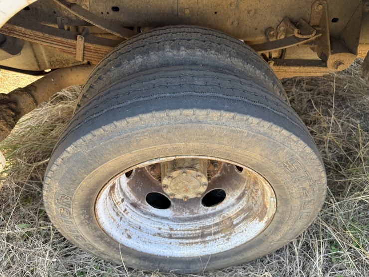 2010-ford-f550-xl-image-10