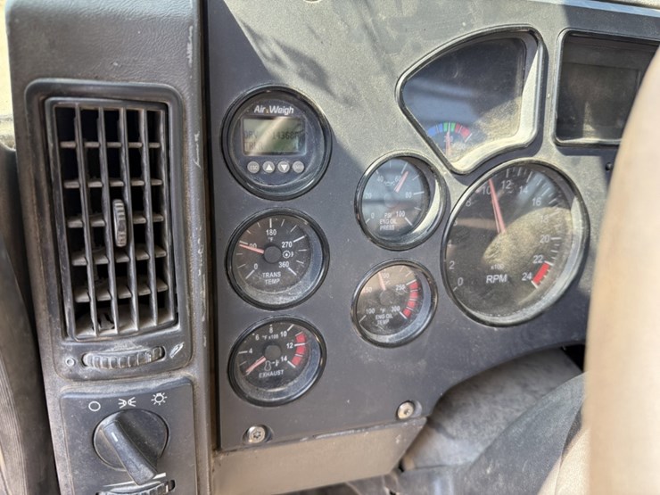 2009-mack-granite-gu713-image-24