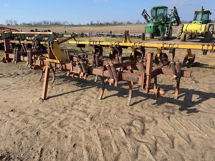 chisel-plow,-3pt-hitch,-12'-image-1