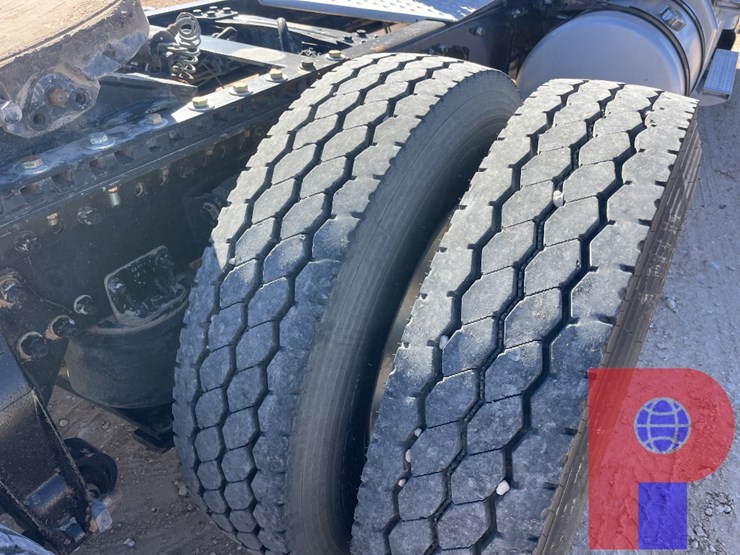 2021-freightliner-coronado-122-sd-image-6