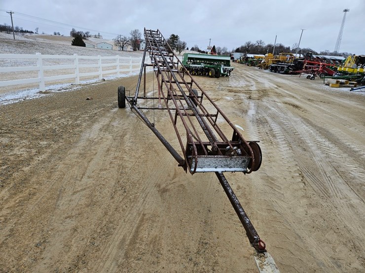 new-holland-131-image-8