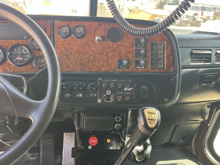 2002-peterbilt-378-image-14