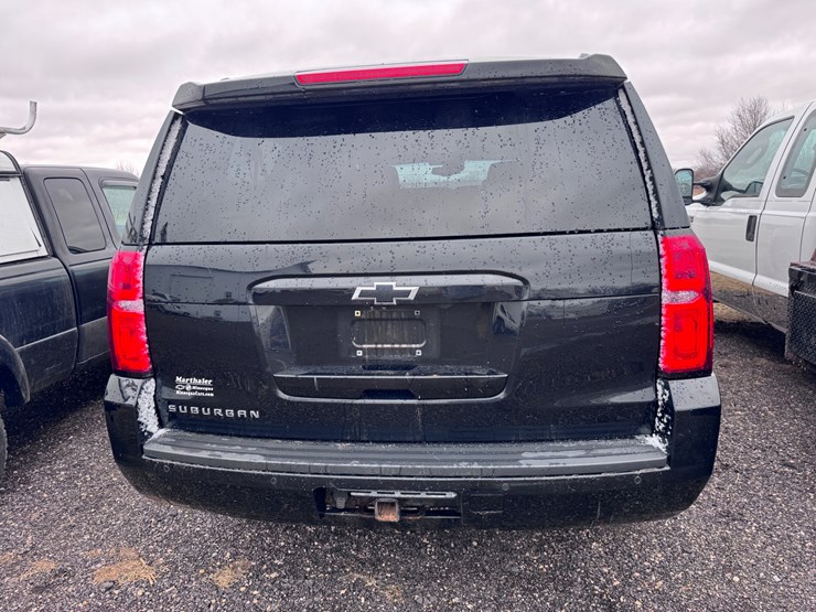 2015-chevrolet-suburban-image-19