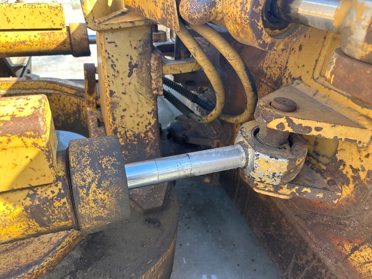 caterpillar-d5c-image-16