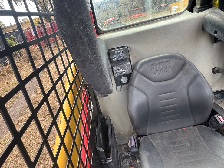 2014-caterpillar-226b3-image-31