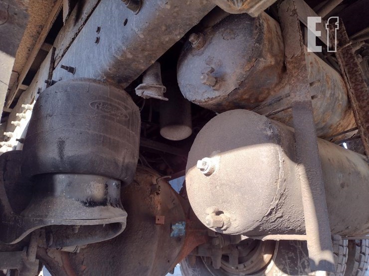 2013-peterbilt-337-image-28