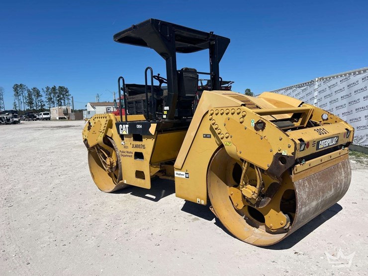 2012-caterpillar-cb54-image-4