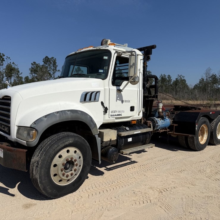 2009 MACK GRANITE GU713