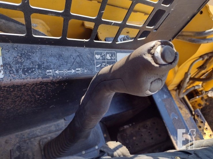 2000-deere-270-image-9