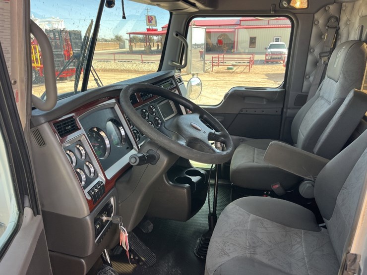 2008-kenworth-t800-image-23