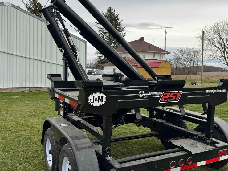 2023-j-&-m-251st-speedtender-image-16
