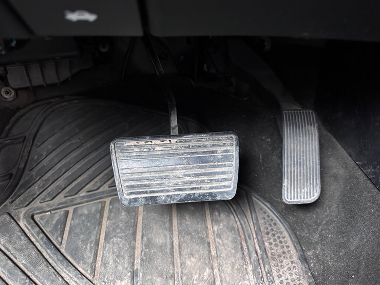 2015-chevrolet-suburban-image-33