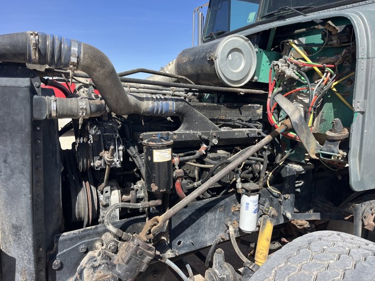 1996-freightliner-t/a-daycab-kill-truck-&-2008-overland-t/a-kill-trailer-image-10